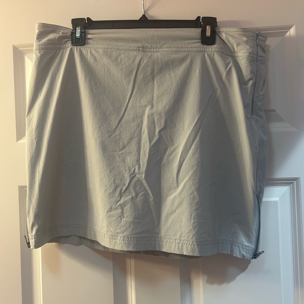 Athleta Light Gray Skort. Size 14.